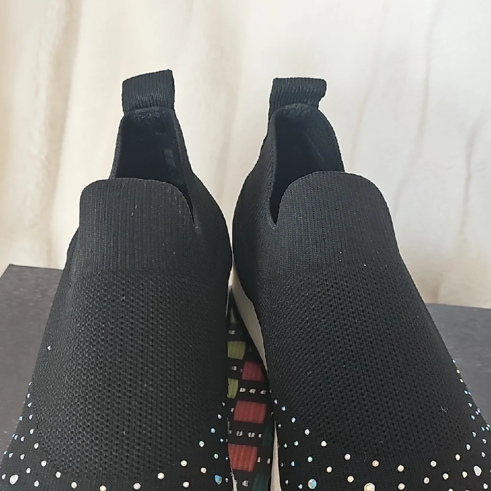 bernie mev. Black and White Women's Sneakers